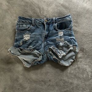 Wax Jean, women’s ripped Jean shorts size small
